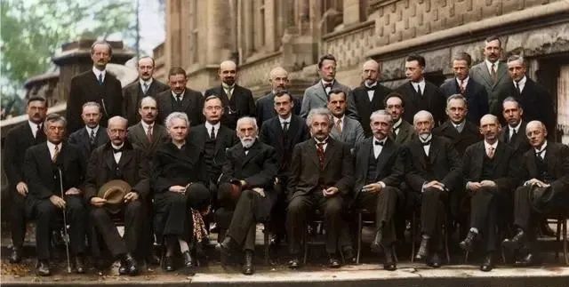 爱因斯坦为什么能在科技又不怎么发达的情况下，提出那么超前的理论？ - 如意-如意