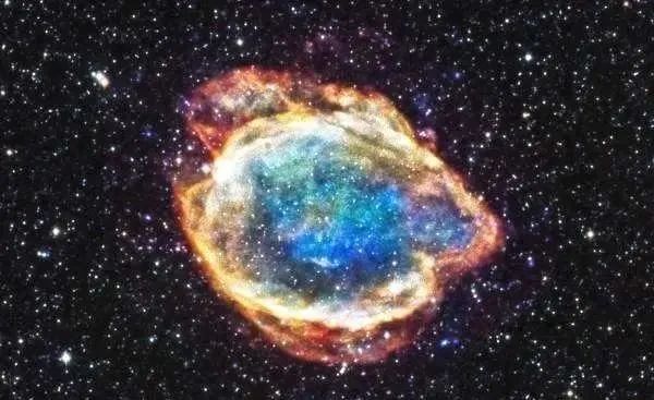 一颗十倍于太阳质量恒星，在距离地球50光年发生超新星爆炸会对地球有什么影响？ - 如意-如意