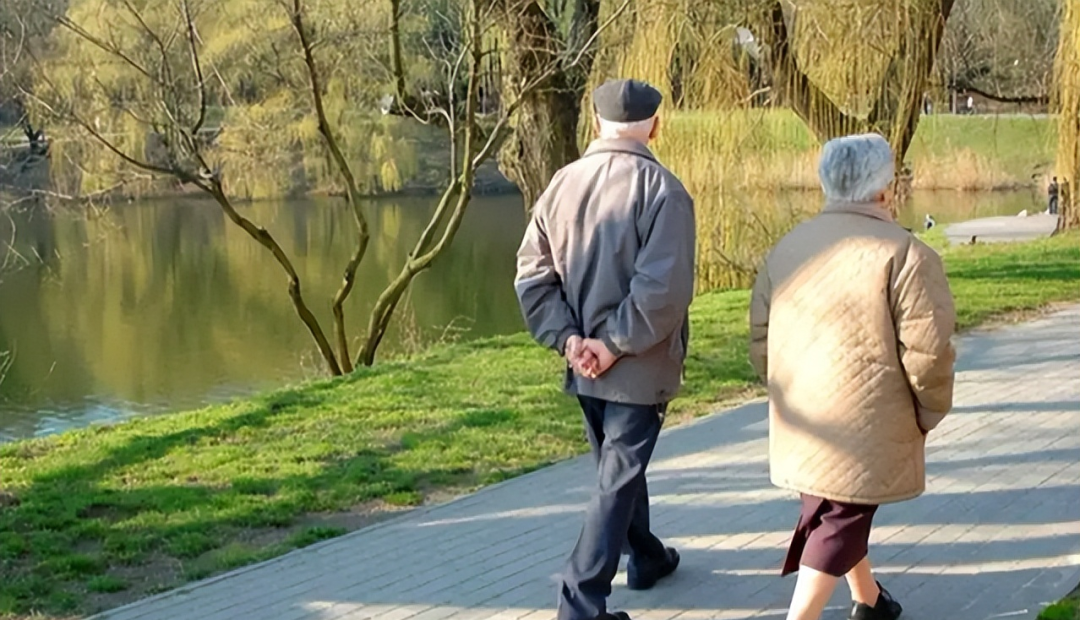 一旦老人出现这4个征兆，时间所剩就不多了，子女要多加陪伴！ - 如意-如意