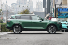 国产车后来者居上，30万级中大型SUV，岚图FREE和理想L8怎么选？